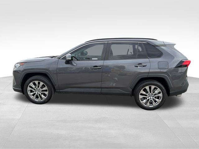 Used 2020 Toyota RAV4 XLE Premium FWD image 4