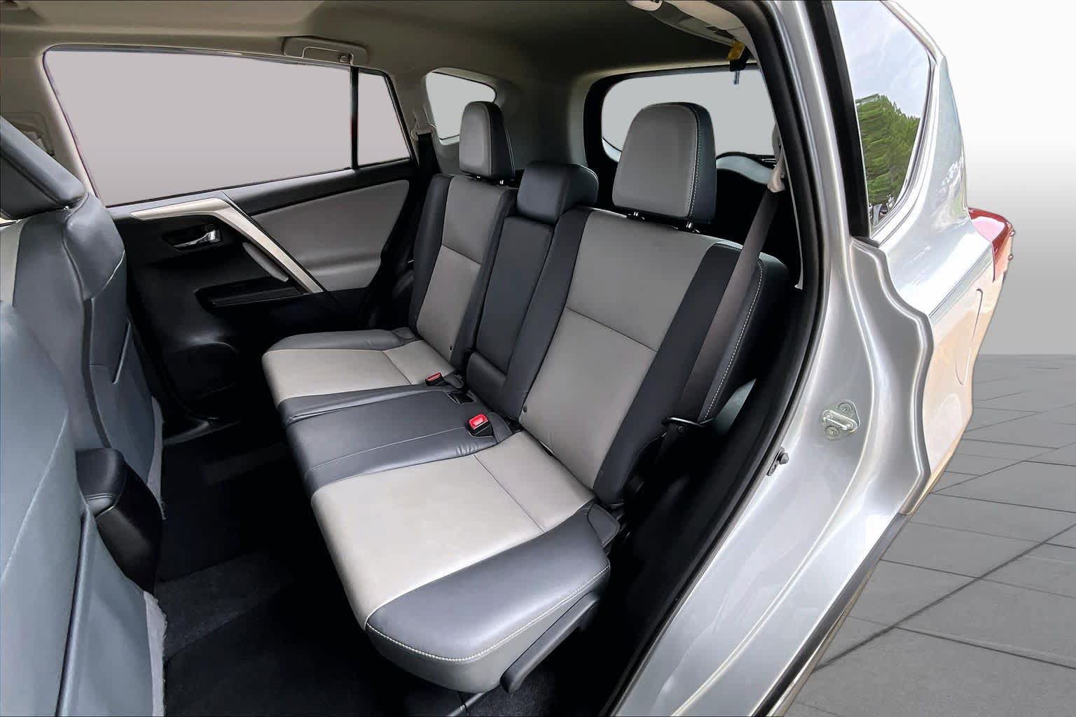 Used 2015 Toyota RAV4 Limited w/ Technology Package FWD image 21