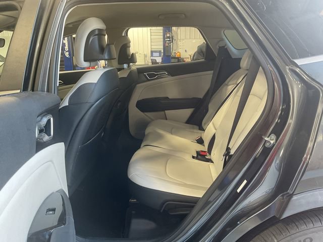 Used 2023 Kia Sportage EX image 9