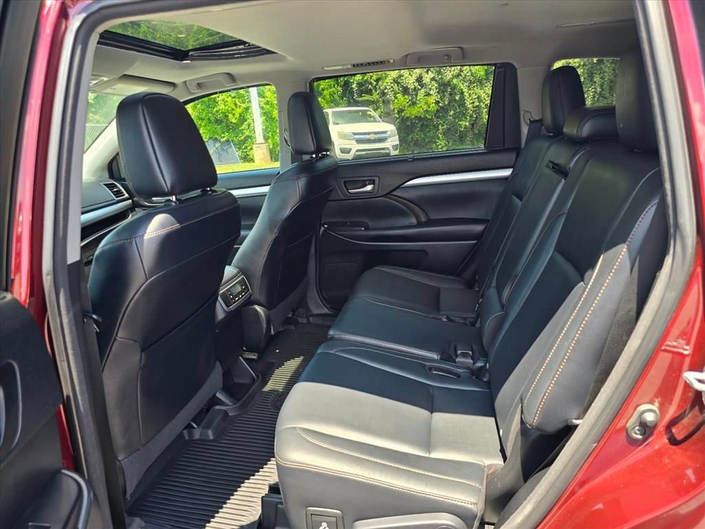 Used 2016 Toyota Highlander XLE AWD/4WD image 12
