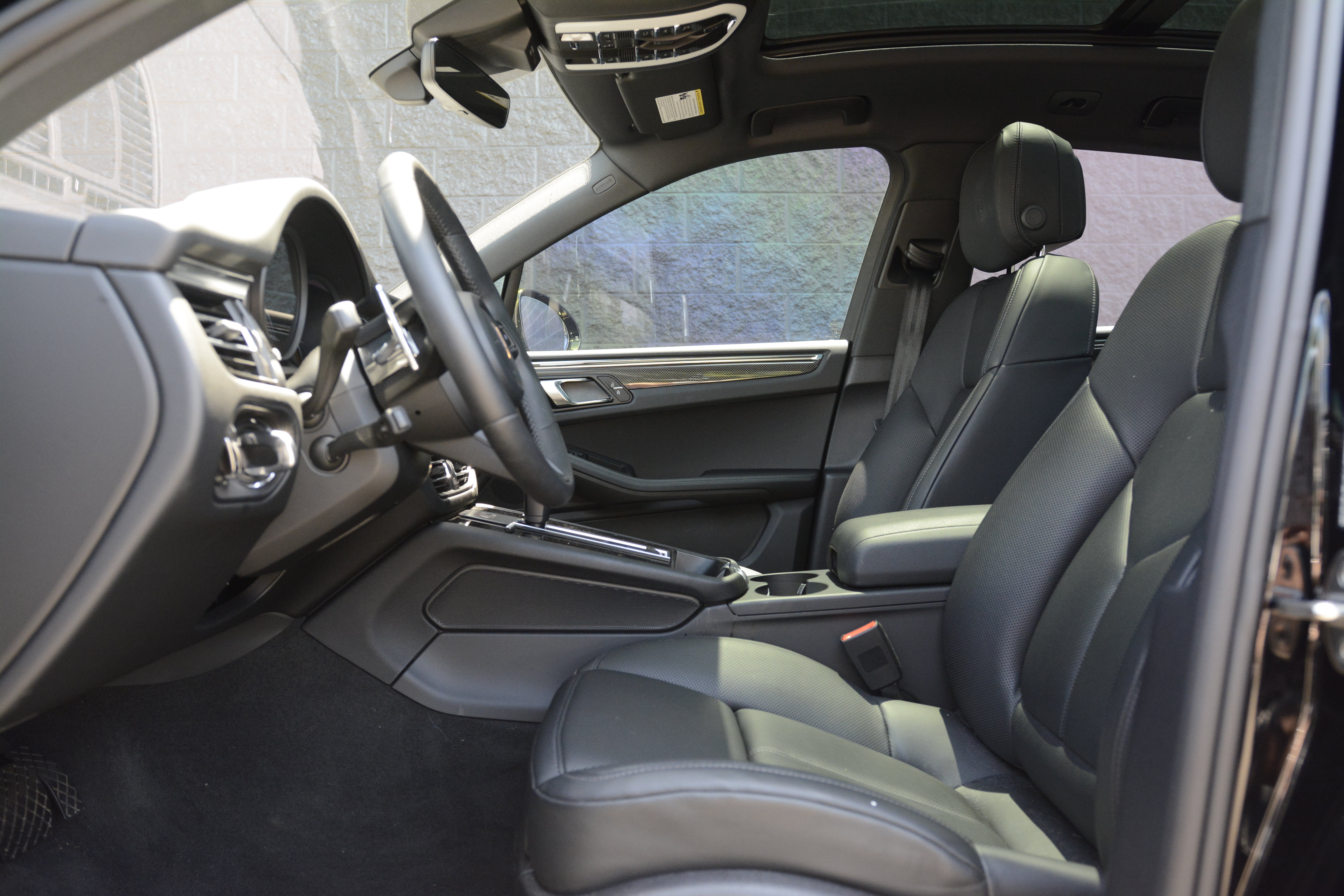 Certified 2026 Porsche Macan AWD/4WD image 16
