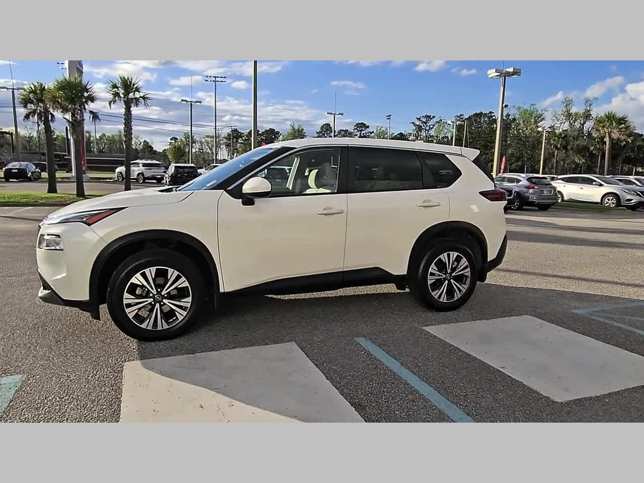 Used 2023 Nissan Rogue SV image 24