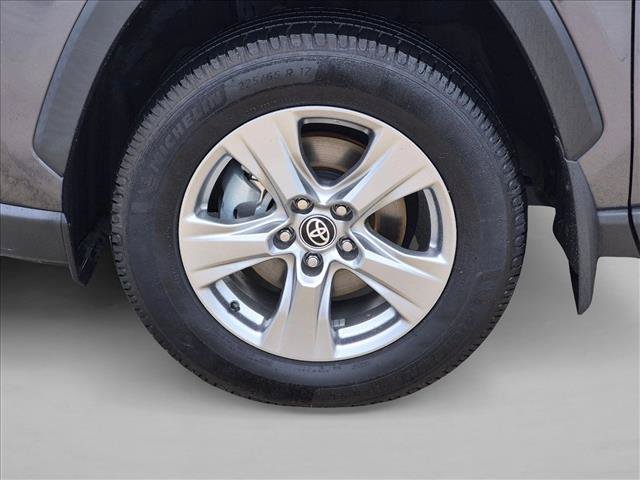 Used 2024 Toyota RAV4 XLE FWD image 22