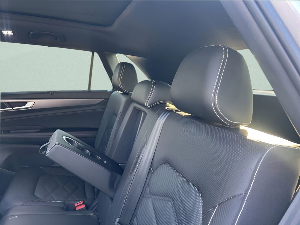 Used 2024 Volkswagen Atlas Cross Sport SE w/ Panoramic Sunroof Package image 19