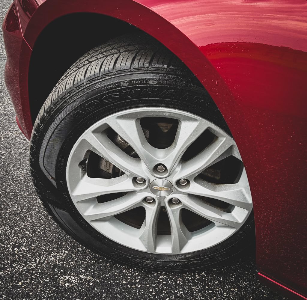 Used 2018 Chevrolet Malibu LT FWD image 16