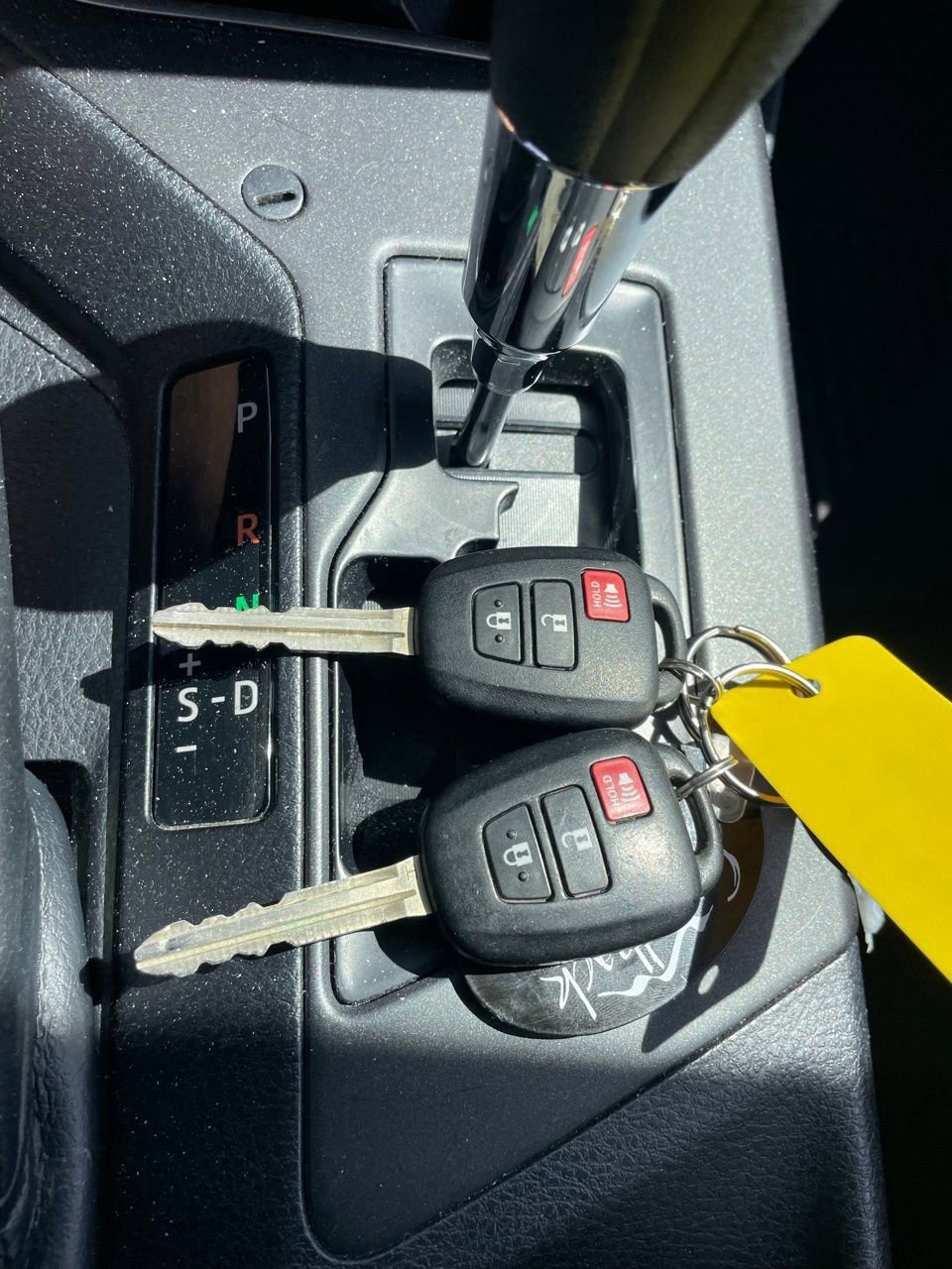 Used 2018 Toyota RAV4 LE w/ Carpet Mat Package image 14