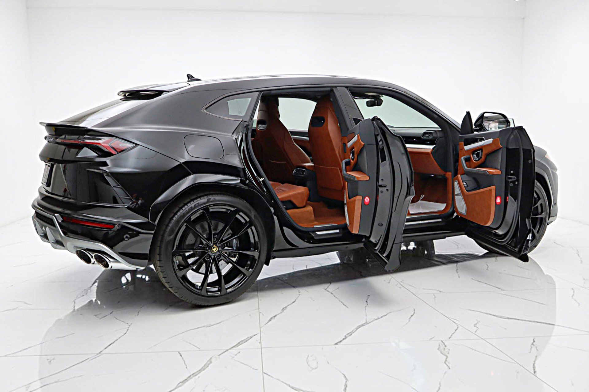 Used 2019 Lamborghini Urus AWD/4WD image 13