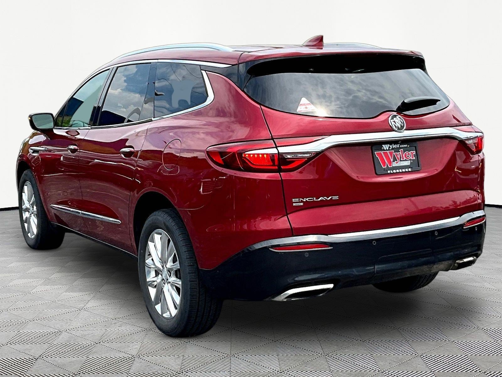 Used 2021 Buick Enclave Essence w/ Sound and Sites Package AWD/4WD image 4