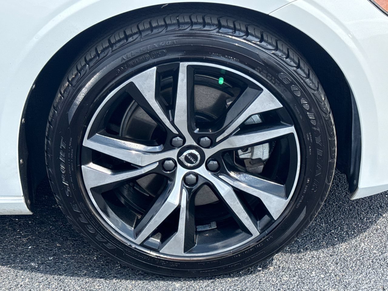 Used 2024 Volvo S60 B5 Core FWD image 9