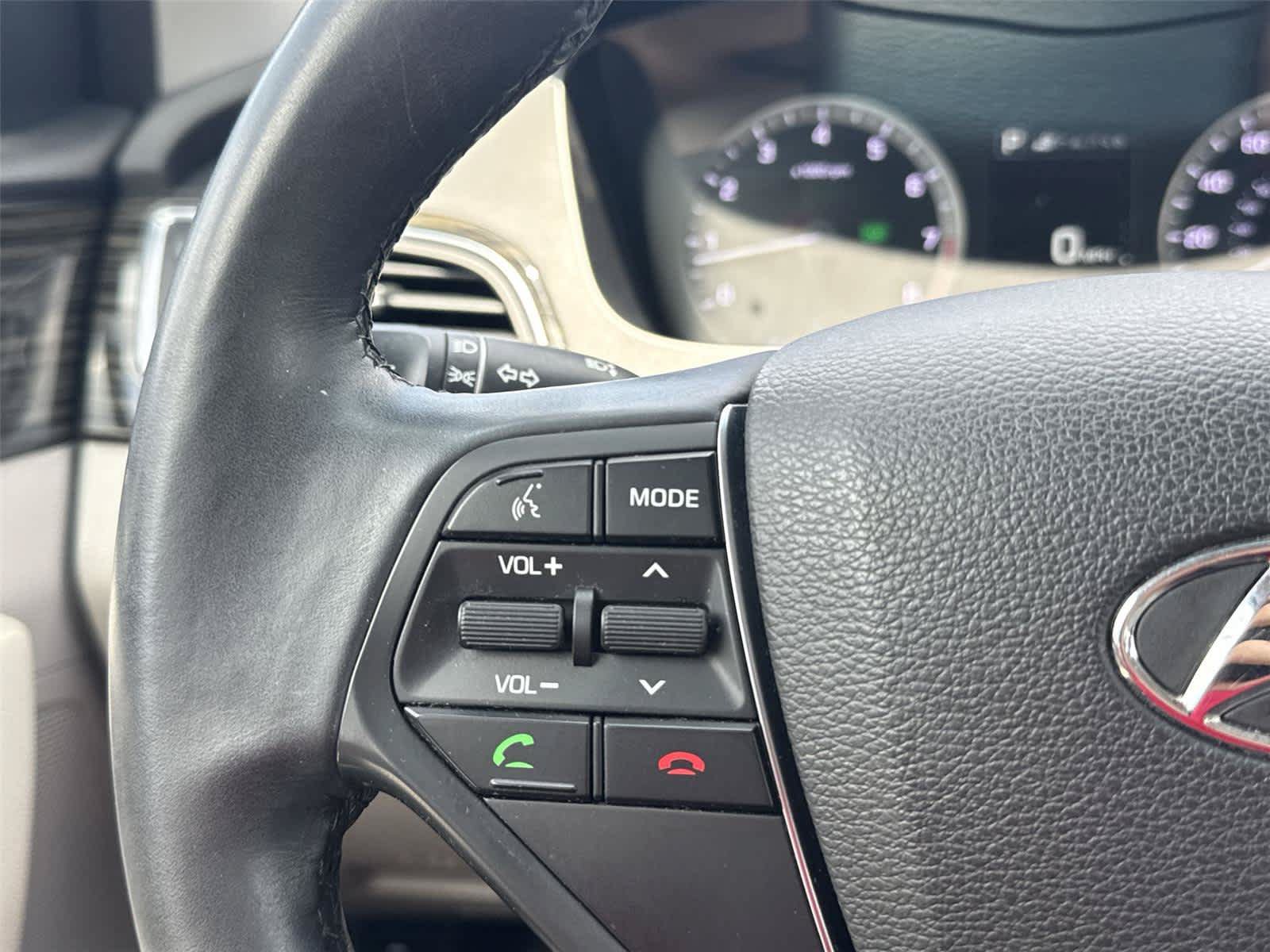 Used 2016 Hyundai Sonata Limited w/ Option Group 05 FWD image 18