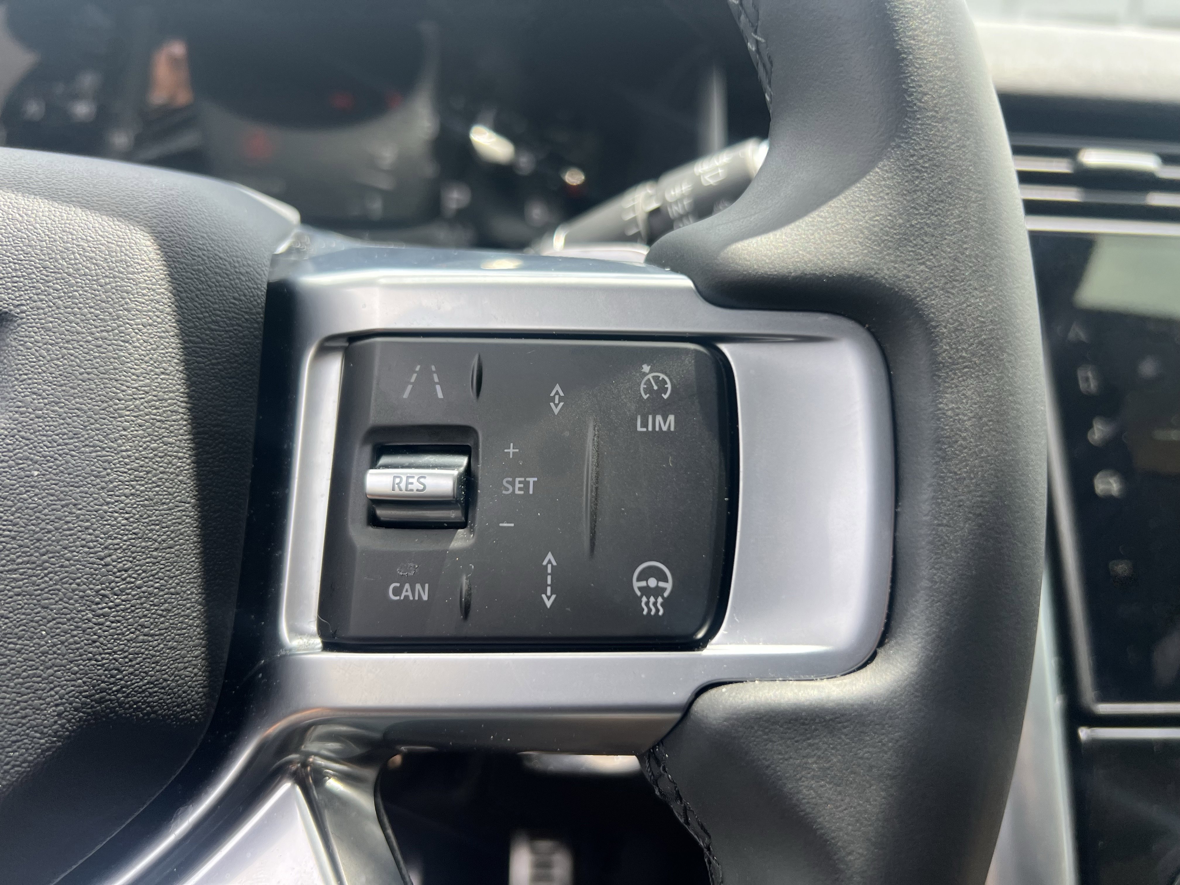 Certified 2025 Land Rover Discovery Dynamic SE AWD/4WD image 22