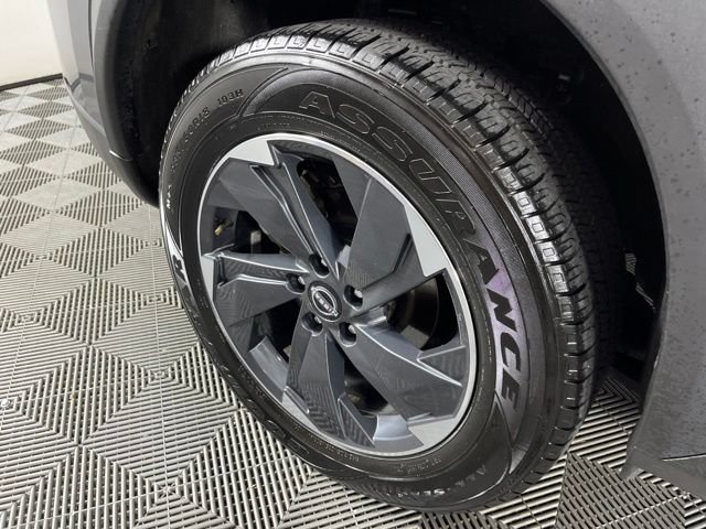 Used 2025 Nissan Rogue SV FWD image 15