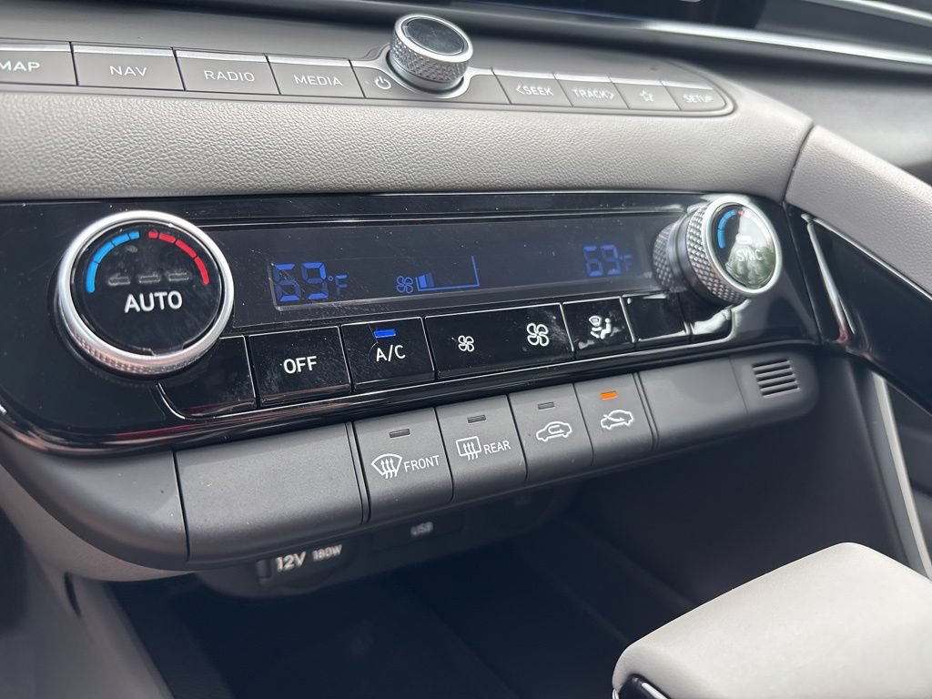 New 2025 Hyundai Elantra SEL FWD image 28