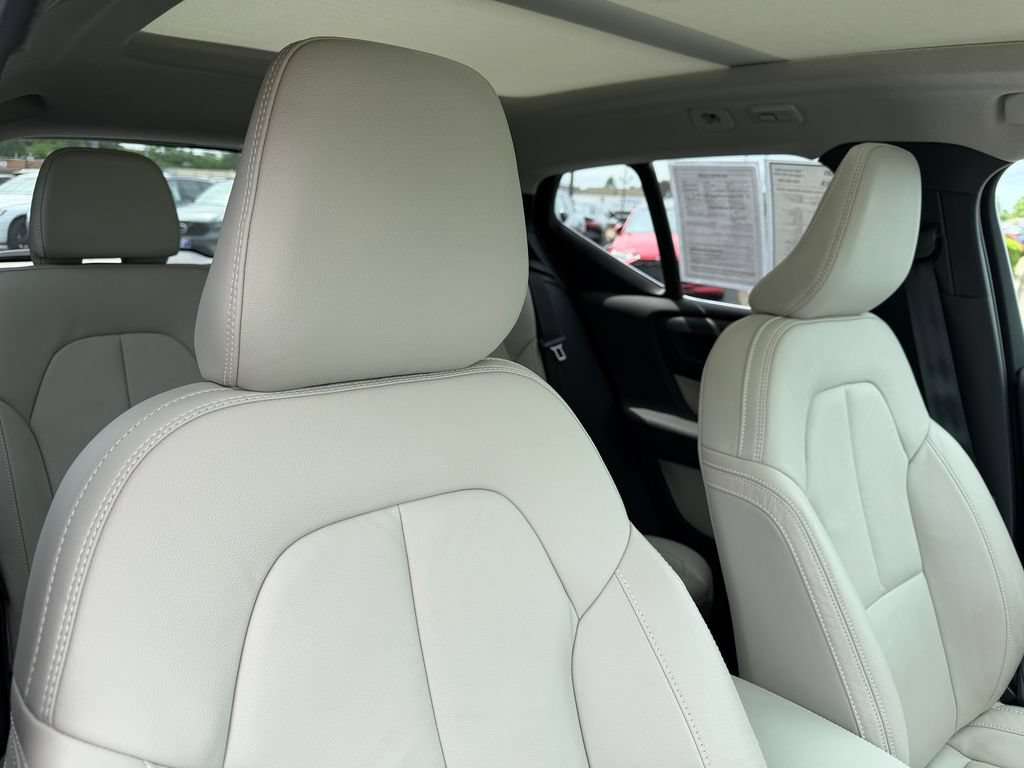 Certified 2024 Volvo XC40 B5 Plus w/ Protection Package Premier AWD/4WD image 16