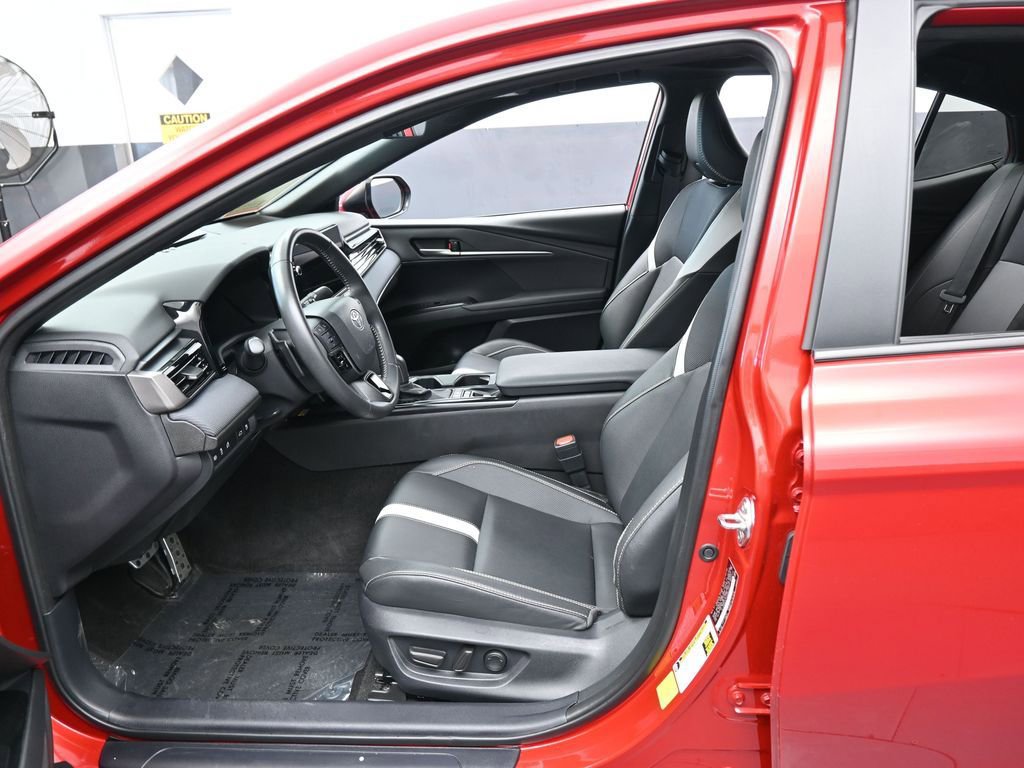 Used 2025 Toyota Camry SE w/ Multimedia Upgrade Package FWD image 11