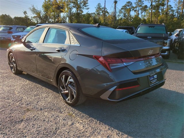 Used 2024 Hyundai Elantra SEL w/ Convenience Package image 7