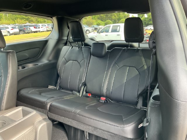 New 2027 Chrysler Pacifica Select FWD image 27