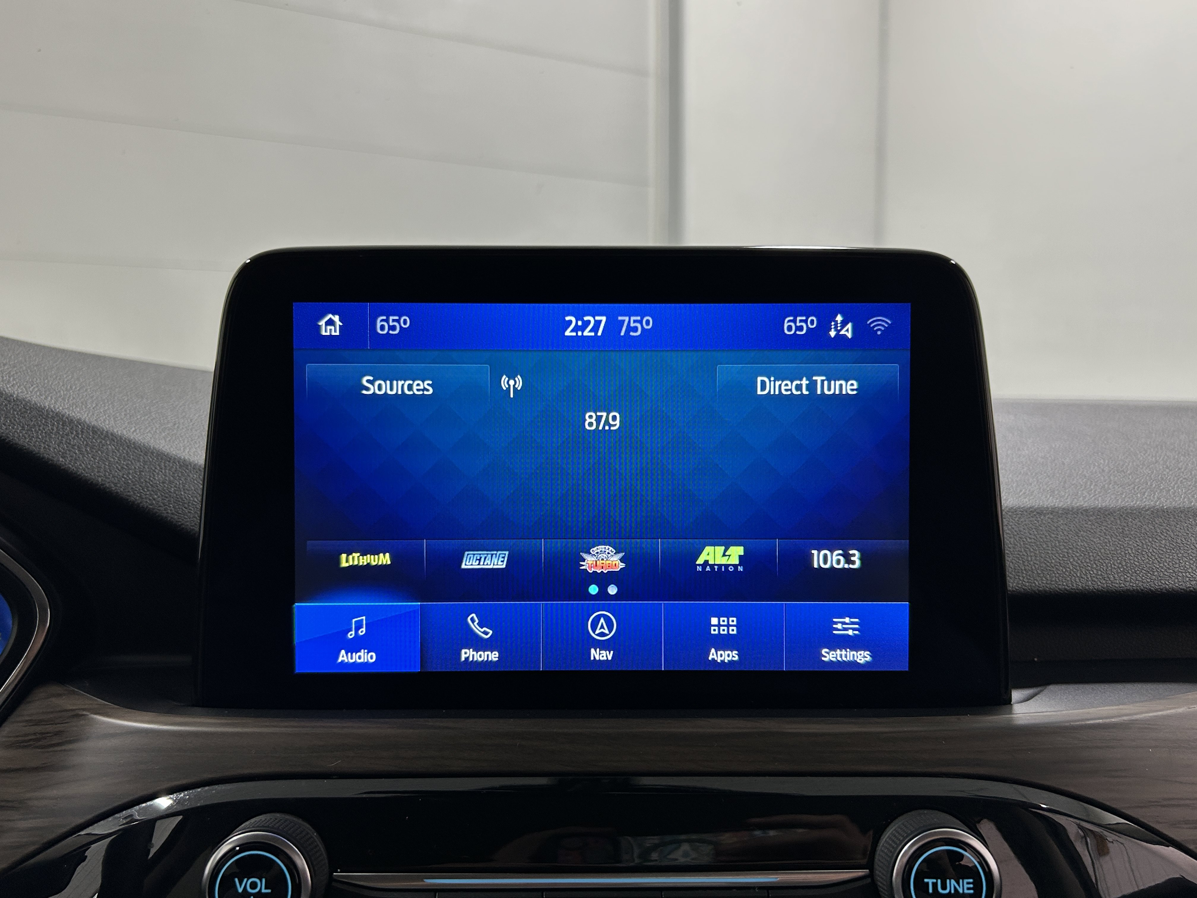 Used 2020 Ford Escape Titanium AWD/4WD image 5