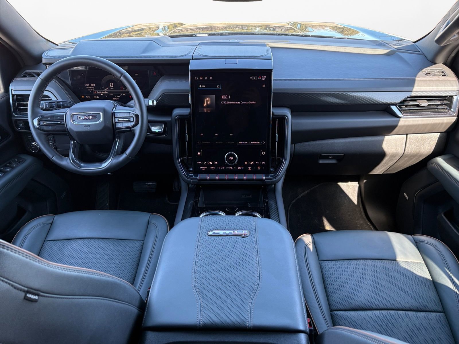 Used 2025 GMC Yukon XL AT4 image 10