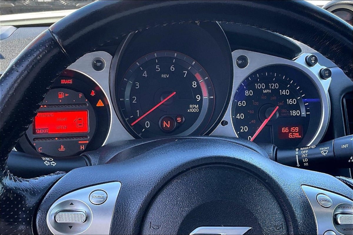 Used 2020 Nissan 370Z Coupe RWD image 17