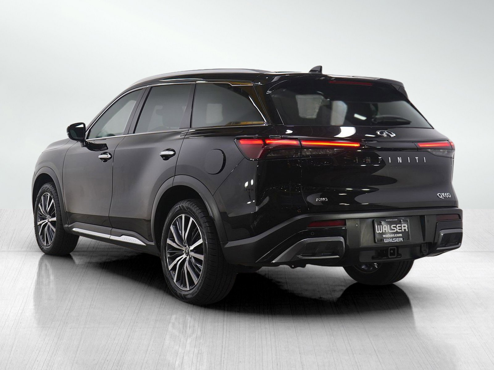 Used 2024 INFINITI QX60 Sensory image 3