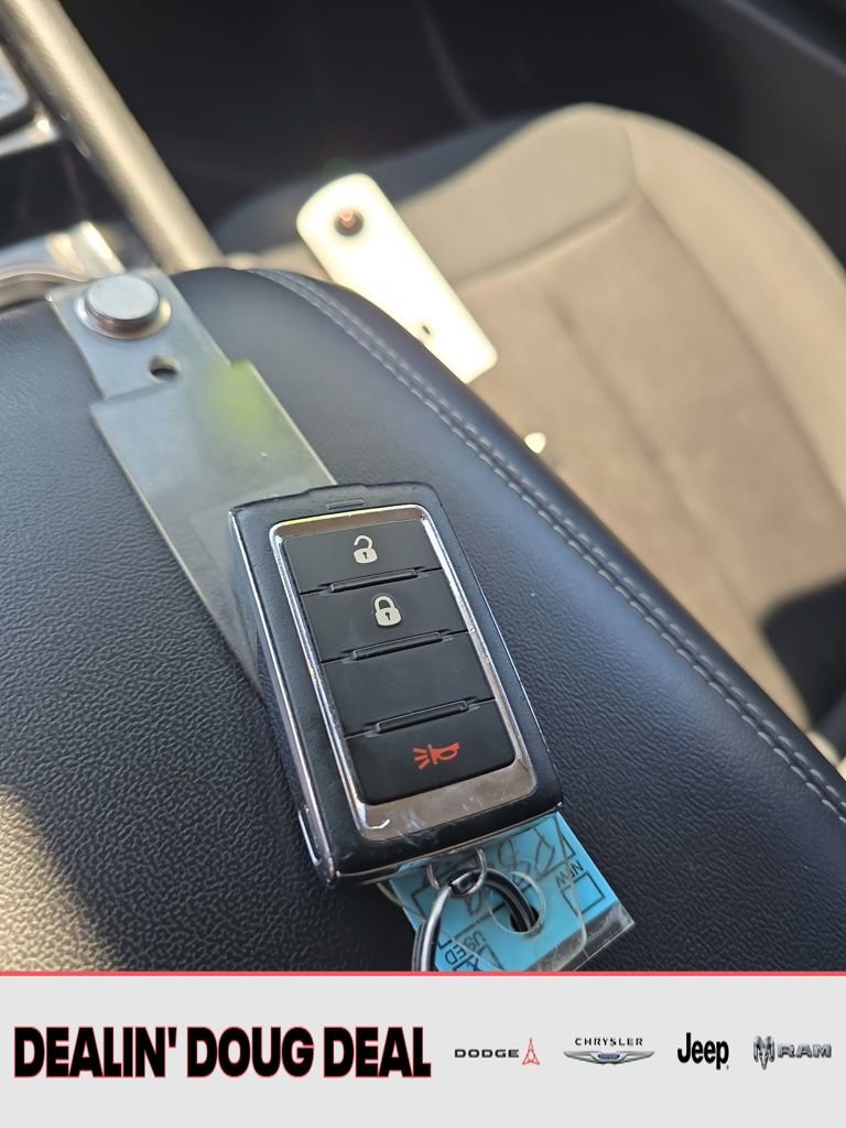 Used 2023 Jeep Grand Cherokee Laredo image 28