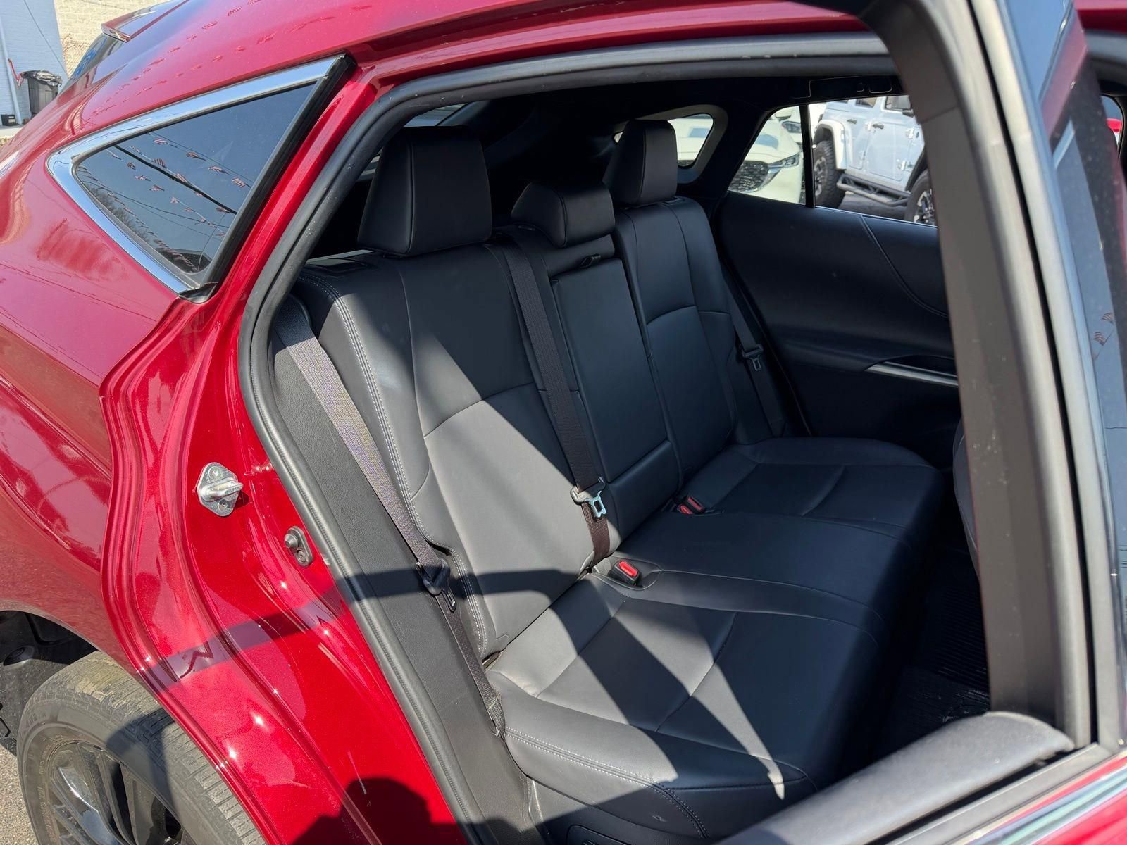 Used 2024 Toyota Venza Nightshade image 13