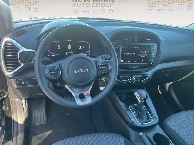 Used 2025 Kia Soul LX FWD image 10