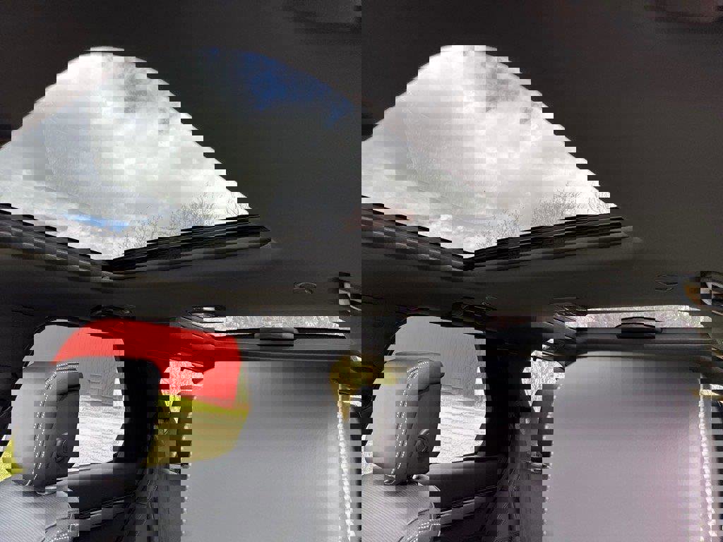 Used 2025 Land Rover Discovery Dynamic SE image 4