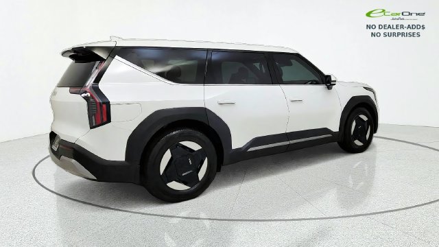 Used 2024 Kia EV9 Light Long Range RWD image 9