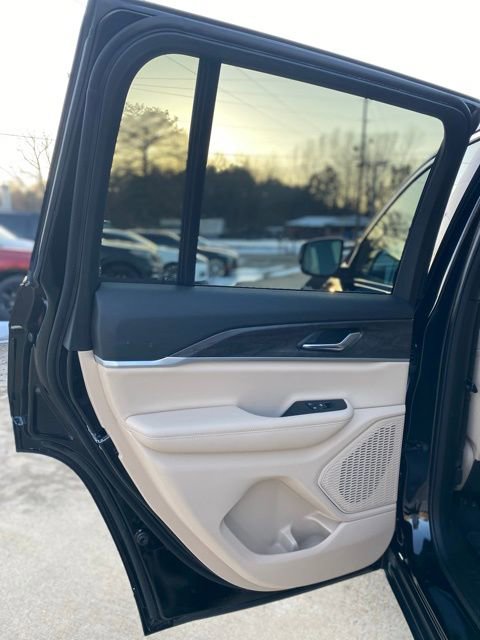 Used 2025 Jeep Grand Cherokee Limited image 9