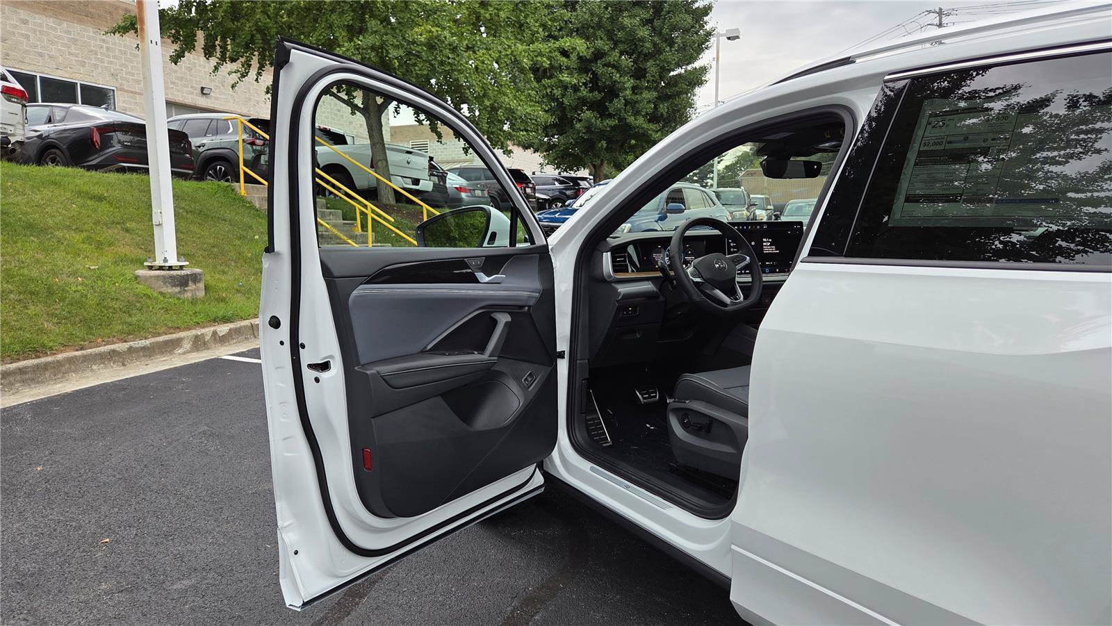 New 2026 Volkswagen Tiguan SEL R-Line AWD/4WD image 11