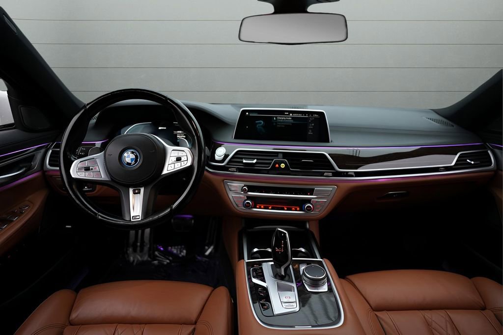 Used 2022 BMW 745e xDrive w/ M Sport Package AWD/4WD image 38