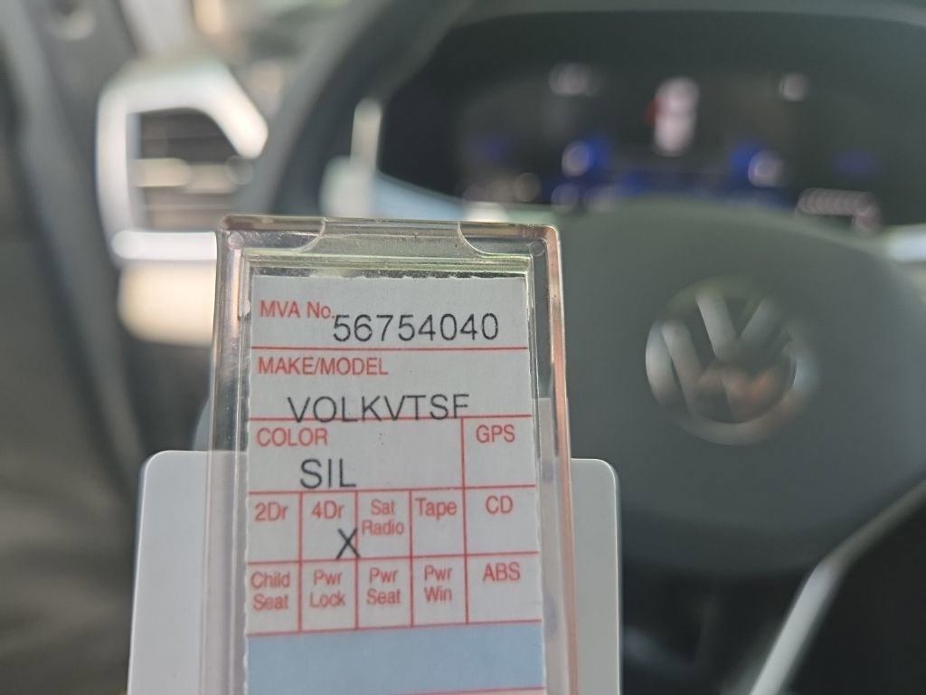 Used 2025 Volkswagen Taos SE image 4