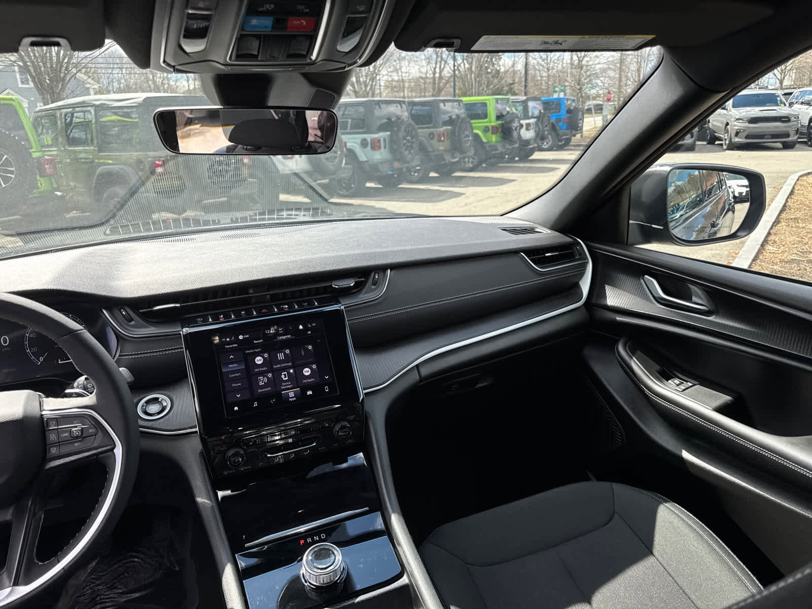 Used 2025 Jeep Grand Cherokee L Laredo w/ Luxury Tech Group I AWD/4WD image 32