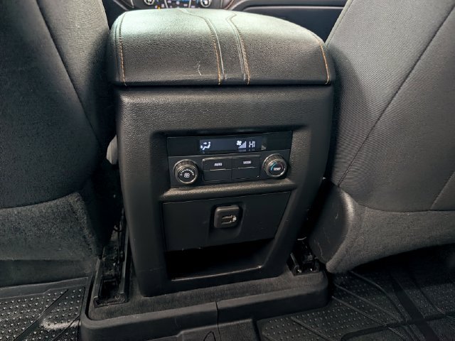 Used 2020 Chevrolet Traverse LT FWD image 16