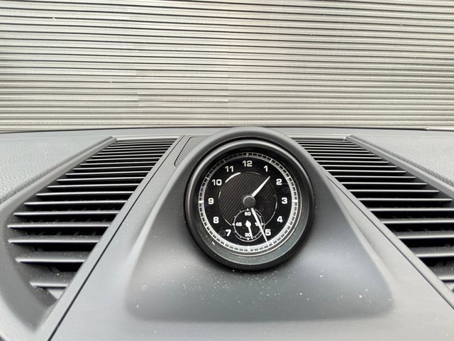 Certified 2025 Porsche Macan image 20