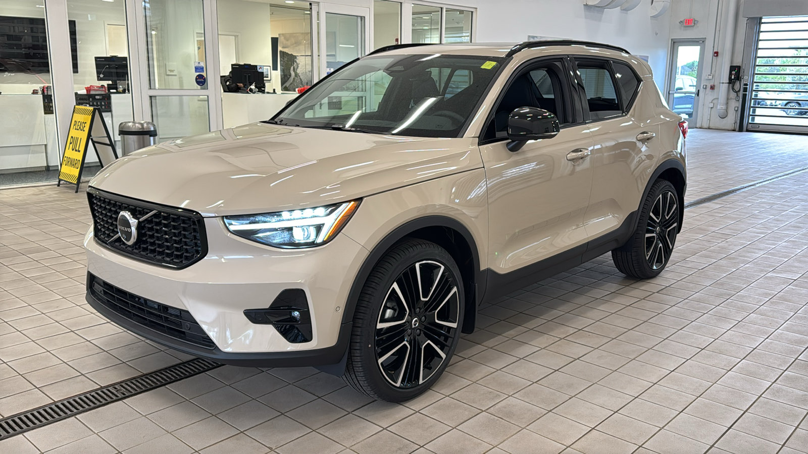 New 2026 Volvo XC40 B5 Ultra w/ Climate Package AWD/4WD image 9