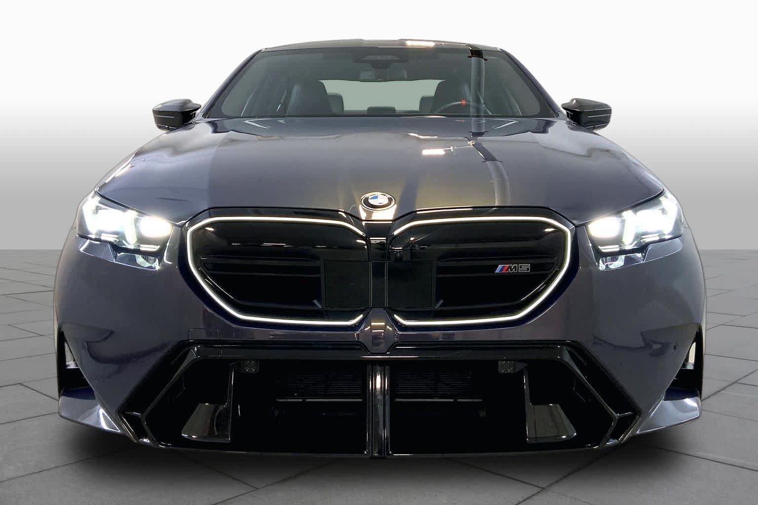 Used 2025 BMW M5 w/ Carbon Package AWD/4WD image 3