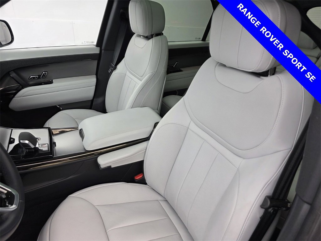 Used 2024 Land Rover Range Rover Sport SE image 11