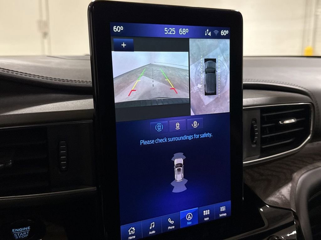 Used 2022 Ford Explorer Platinum w/ Equipment Group 601A AWD/4WD image 16