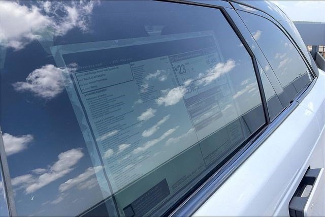 New 2026 Land Rover Range Rover Velar Dynamic SE image 16