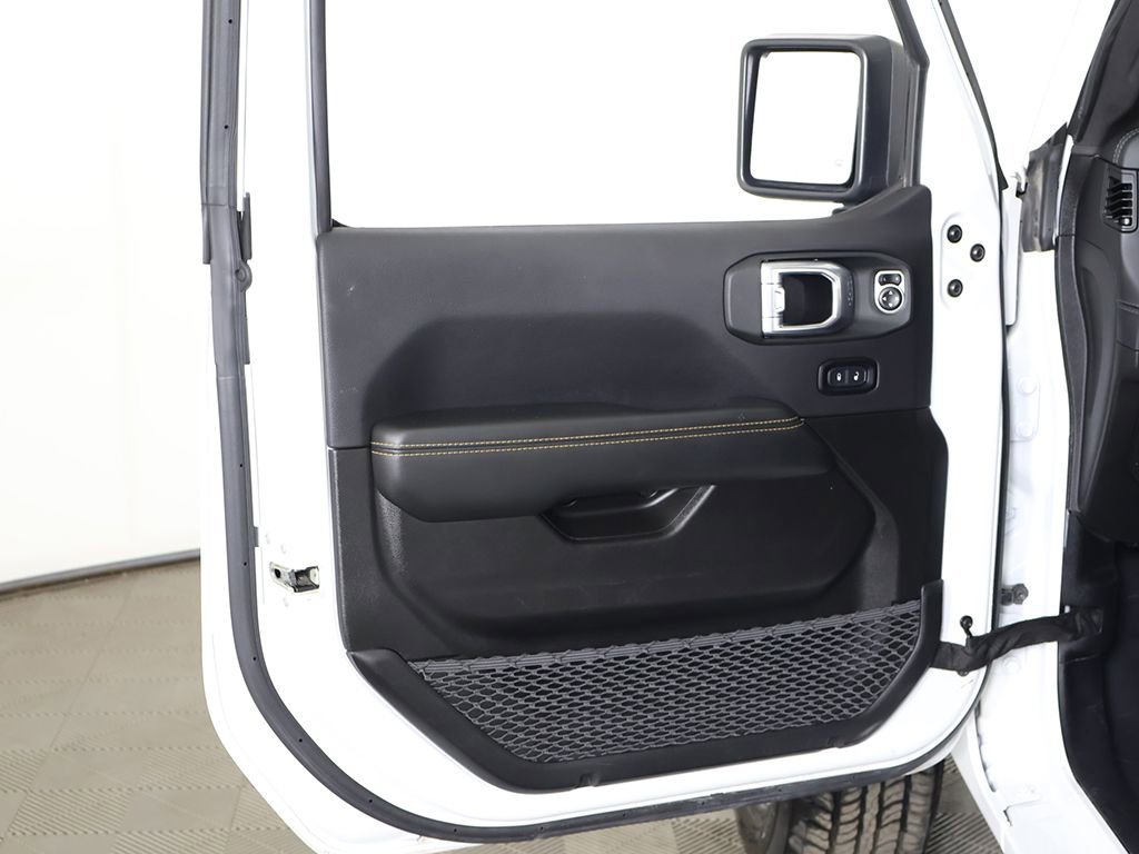 Used 2025 Jeep Wrangler Unlimited Sahara AWD/4WD image 21