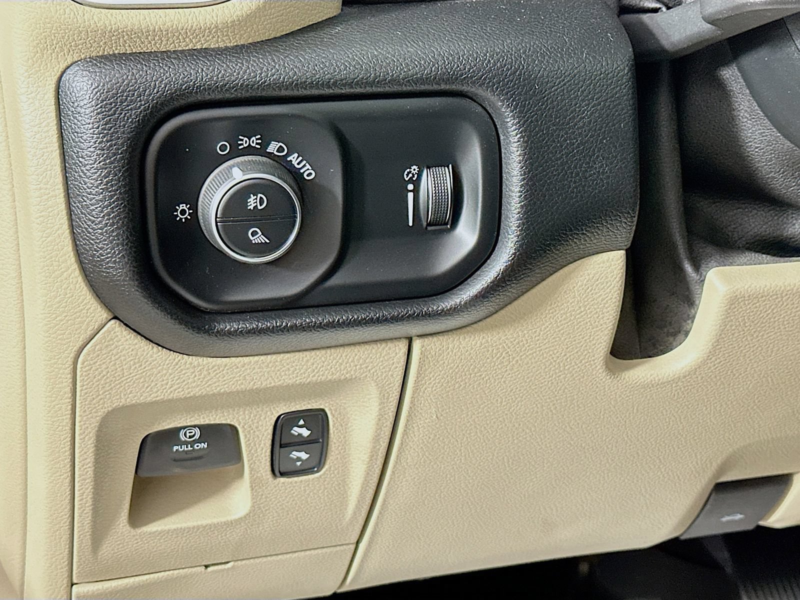 Used 2020 RAM 1500 Big Horn AWD/4WD image 14