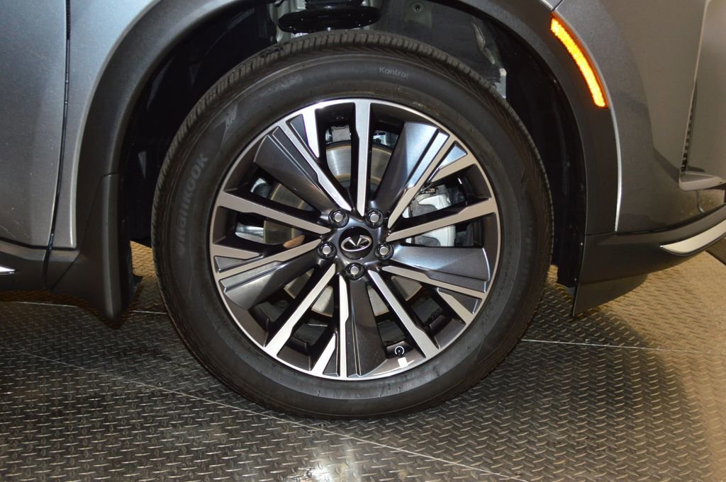 Certified 2026 INFINITI QX60 Luxe w/ Cargo Package AWD/4WD image 16