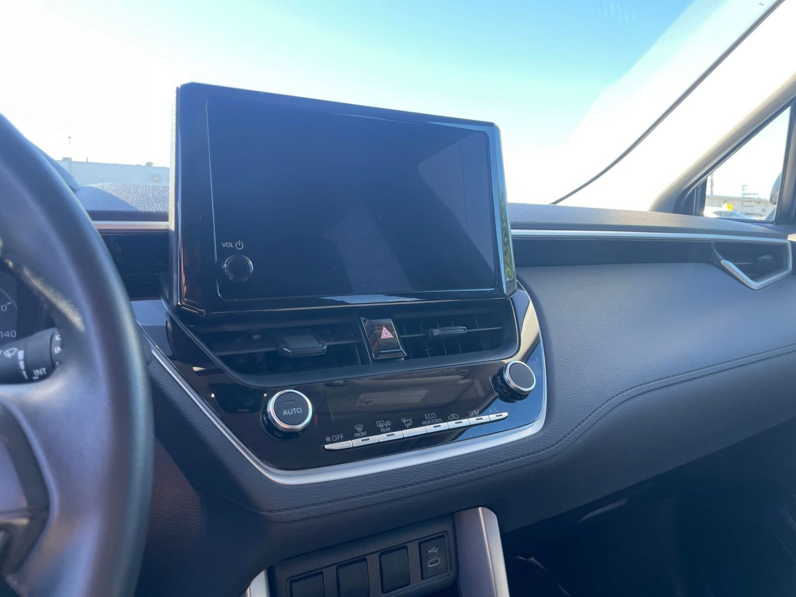 Used 2025 Toyota Corolla Cross LE image 18