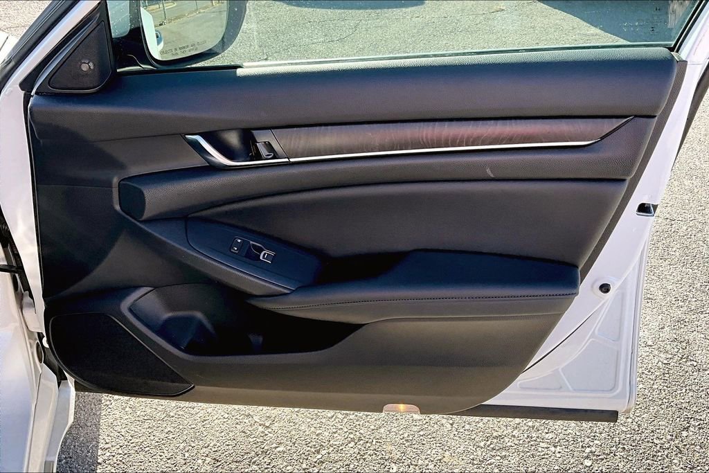 Used 2020 Honda Accord Touring image 25