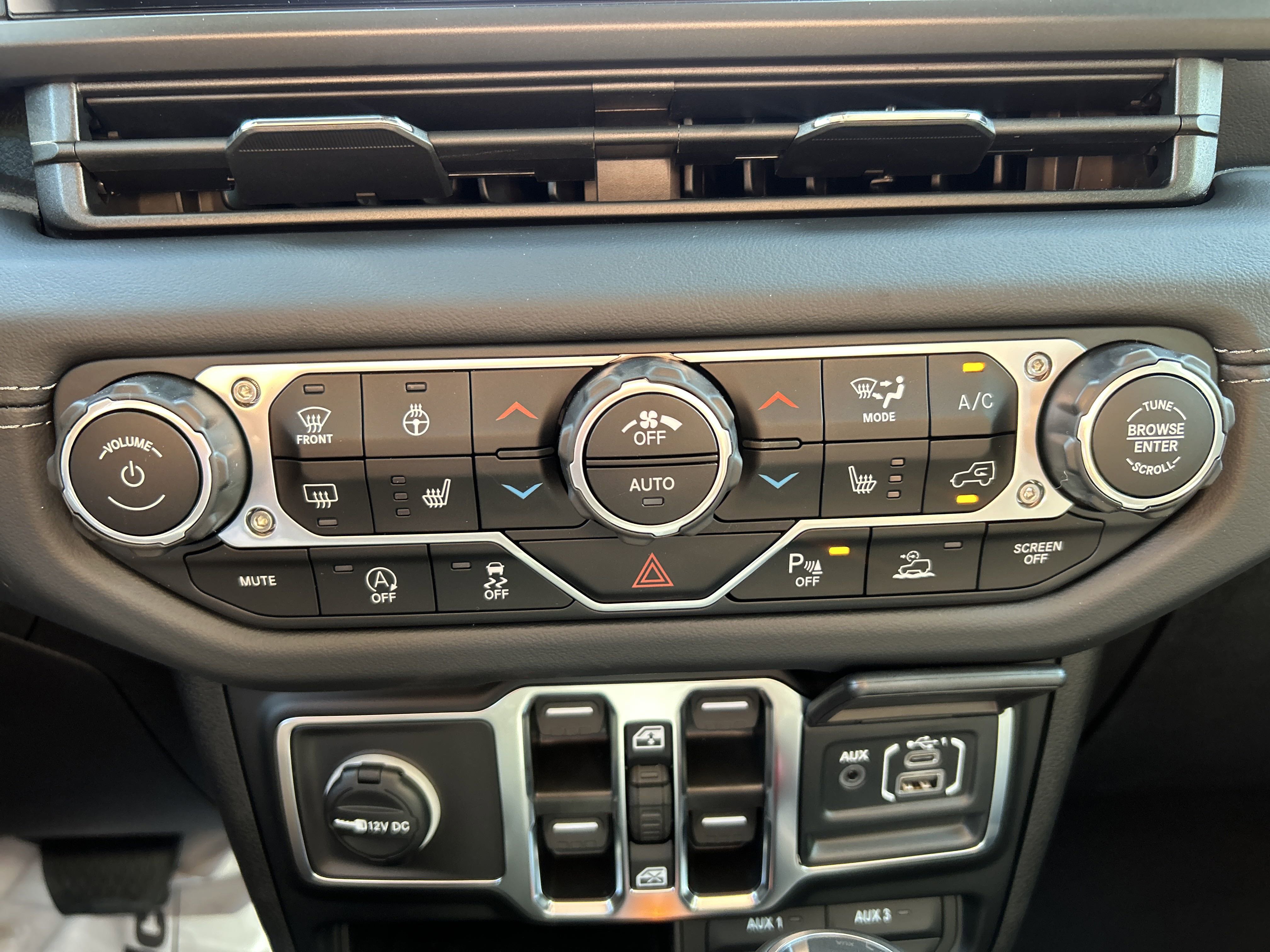 New 2025 Jeep Gladiator Sport image 22