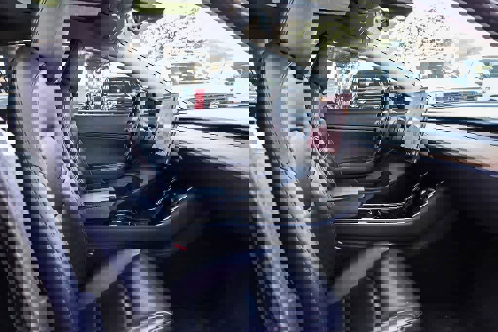 Used 2018 Tesla Model 3 Long Range image 16