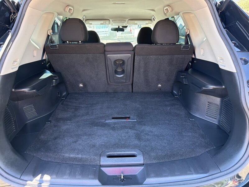 Used 2020 Nissan Rogue S FWD image 21